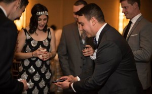 Chicago MAgician David Ranalli performing cocktail party entertainment