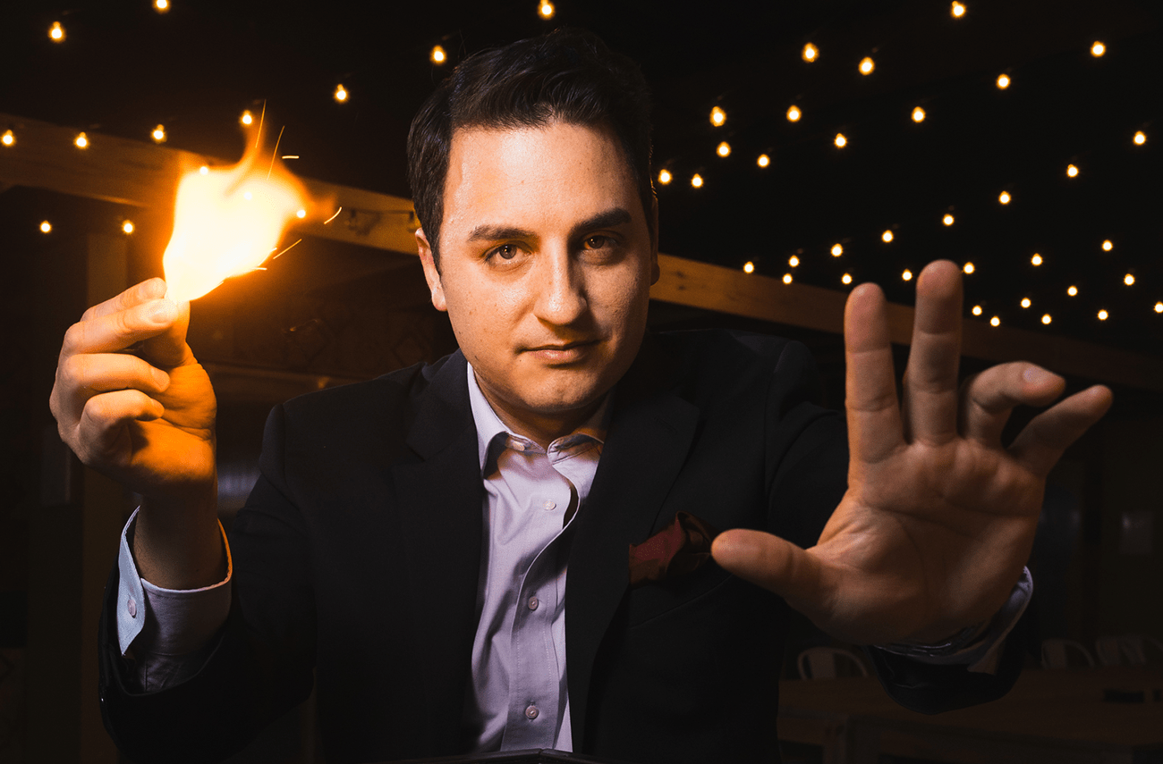 Chicago & Indianapolis Magician, speaker, emcee for corporate Events
